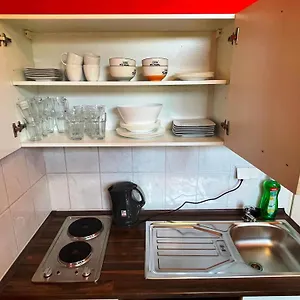 Fewo2-1 Zim Apart-5 Bett-kueche-dusche Wc-parkplatz Apartment